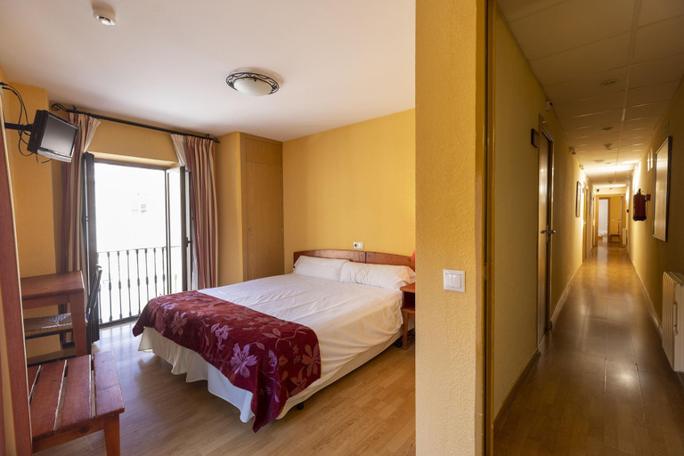Bedroom 3, Hostal Restaurante Puerta Del Alcazar, Ávila