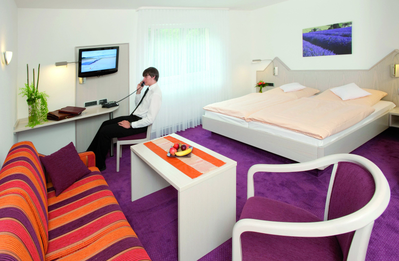 Bedroom 2, Hotel Malchen garni GmbH, Darmstadt-Dieburg