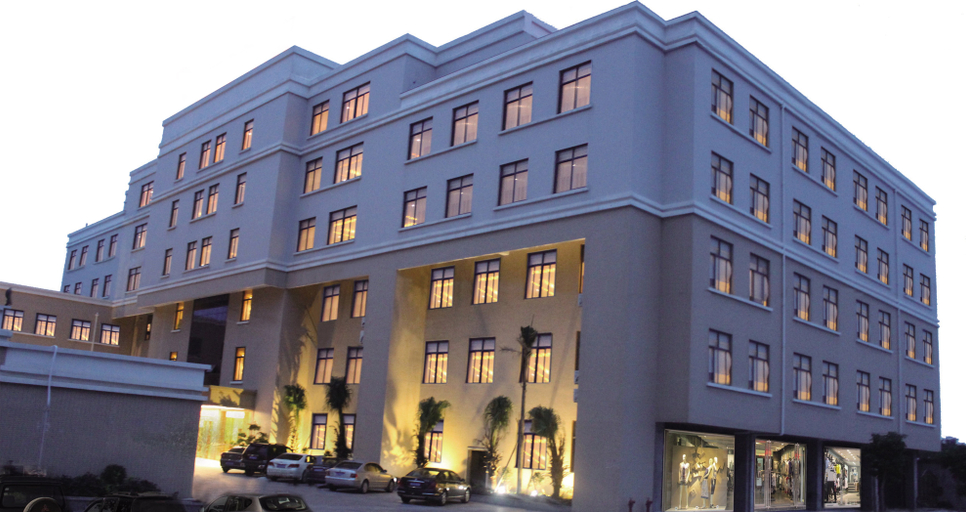 Exterior & Views