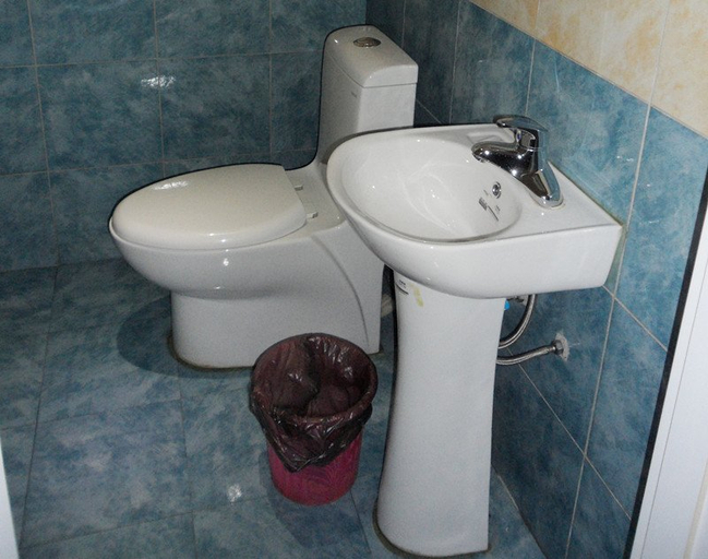 Bathroom 3, Yuzhongjian inn, Harbin