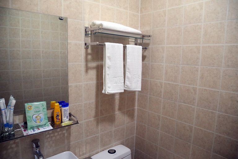 Bathroom 2, Bingdu Fashion Express Hostel, Harbin