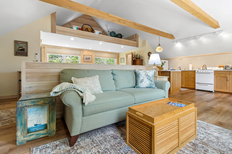 Living area 3, Riverbend Perch - River-view Retreat for 2 With Kitchen, Patio, AC, Wi-fi, Knox