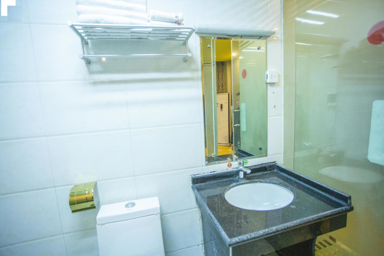 Bathroom 3, Junyue Hotel, Bijie