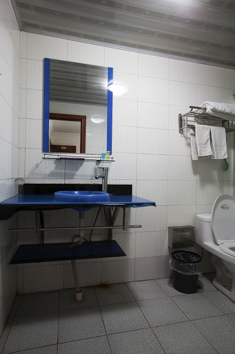 Bathroom 3, Xilaige Hostel, Shanghai