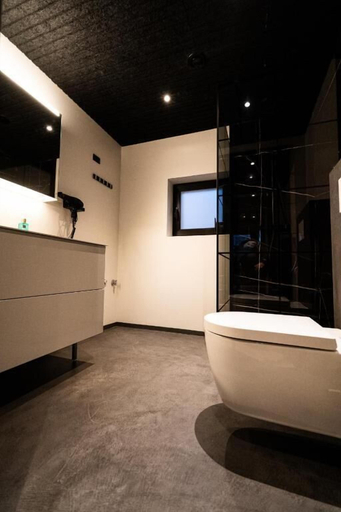 Bathroom, Broncks Apartments, Tórshavn