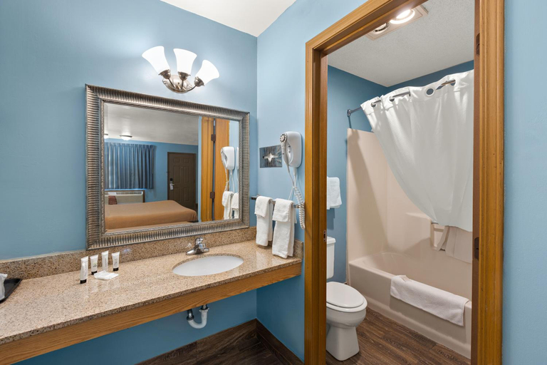 Bathroom 4, Americas Best Value Inn Celina, Mercer
