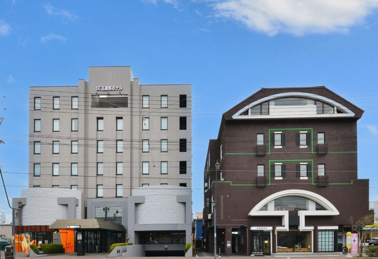 Exterior & Views
