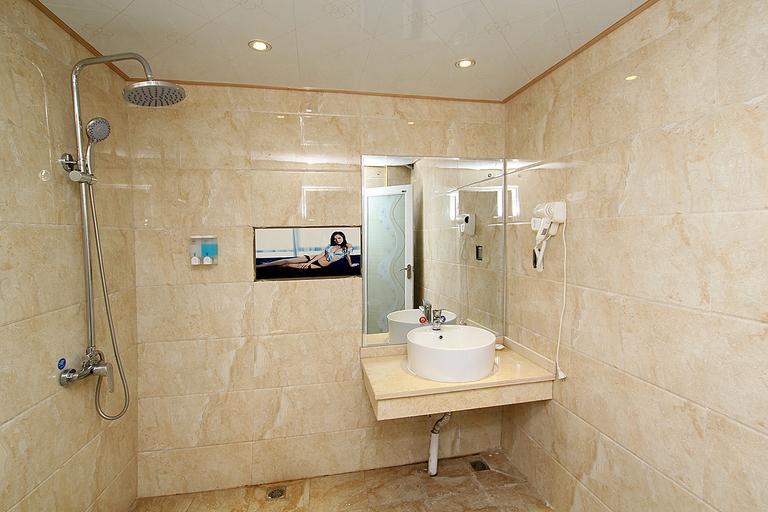 Bathroom 2, Xinjindu Hotel, Guilin