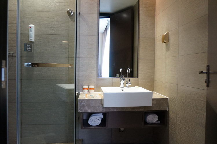 Bathroom 3, Ease Hotel (Beijing Liangxiang University Town), Beijing