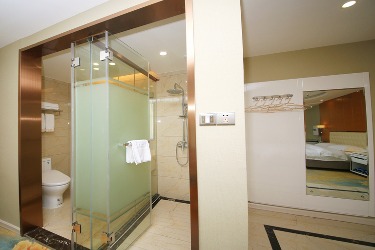 Bathroom 3, L Impression Hotel (Guigang High Speed Railway Station Wanda Plaza), Guigang