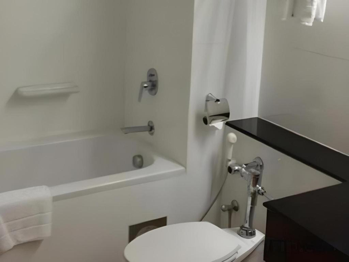 Bathroom 5, The Color Hotel, Hat Yai