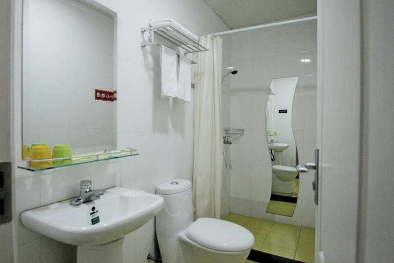Bathroom 5, Stars 99 Motel, Shanghai