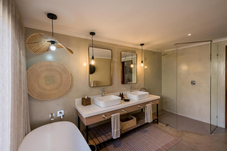 Bathroom 4, Inyati Game Lodge, Ehlanzeni