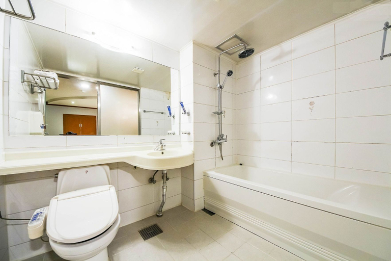 Bathroom 5, Suwon Station Hotel MOM, Suwon
