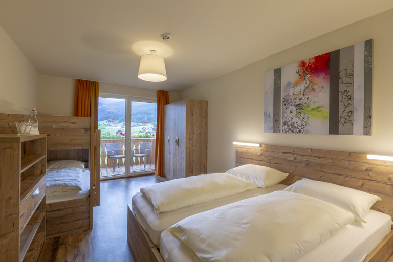 Bedroom 2, COOEE alpin Hotel Dachstein, Gmunden