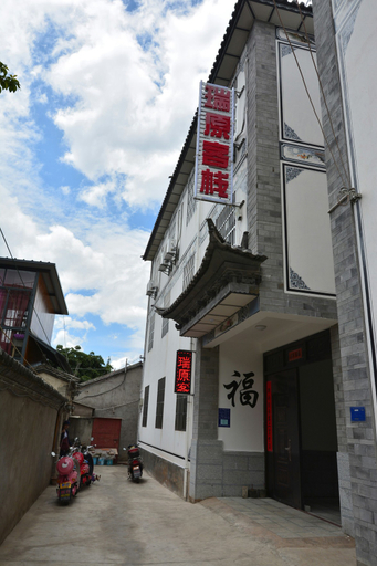 Exterior & Views