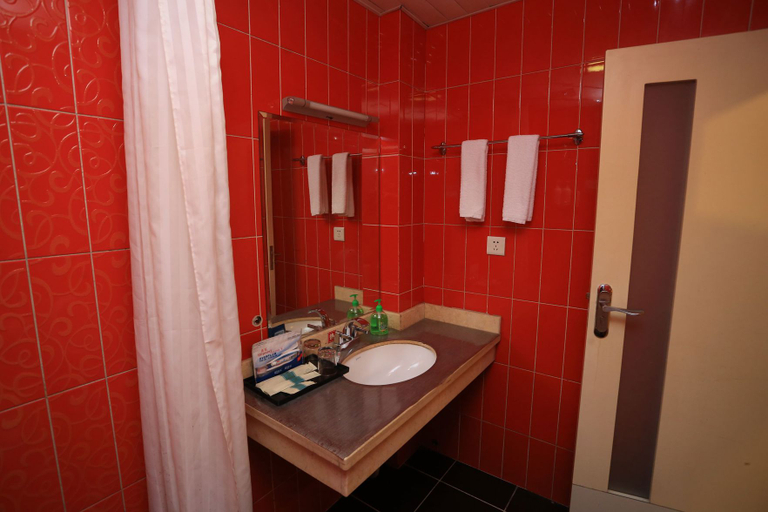 Bathroom 2, BDS Hotels (Chongqing Nanbin Road), Chongqing