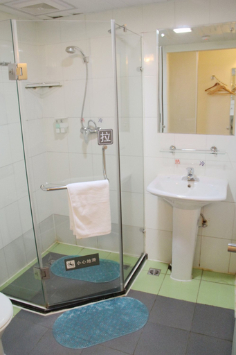 Bathroom 2, 7 Days Inn (Nanjing XuanWwu Lake Hunan Road), Nanjing