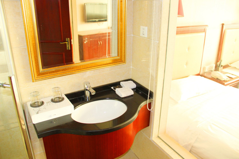 Bathroom 3, ホテル(), Wuhan