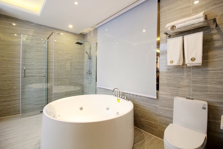 Bathroom 2, World Hotel (Qingdao Stone Old Beach International Convention and Exhibition Center), Qingdao
