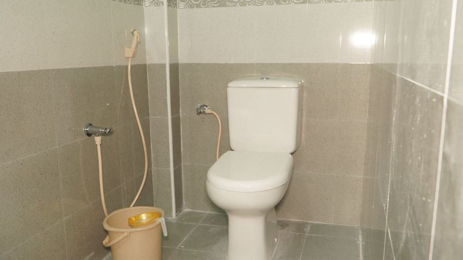 Bathroom 4, Illayanar Home Stay, Tiruvannamalai