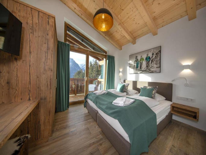 Bedroom 2, Alpine Chalet with Ski-In Access, Zell am See