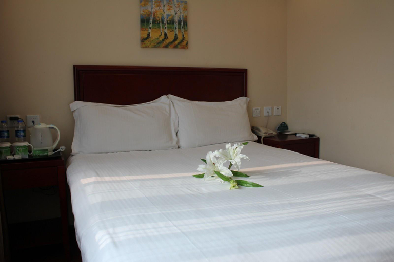 Bedroom 2, グリーンツリー(大連開発区安盛広場)(GreenTree Inn Dalian Development Zone Jinma Road Pedestrian Street Express Hotel), Dalian