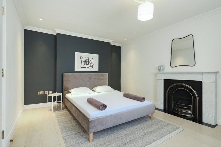 Bedroom 2, Kensington Gardens, London