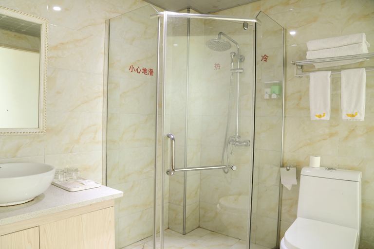Bathroom, BAMBOO BOAT Mong Kok Hotel (Zhenxiong Dezhen Park), Zhaotong