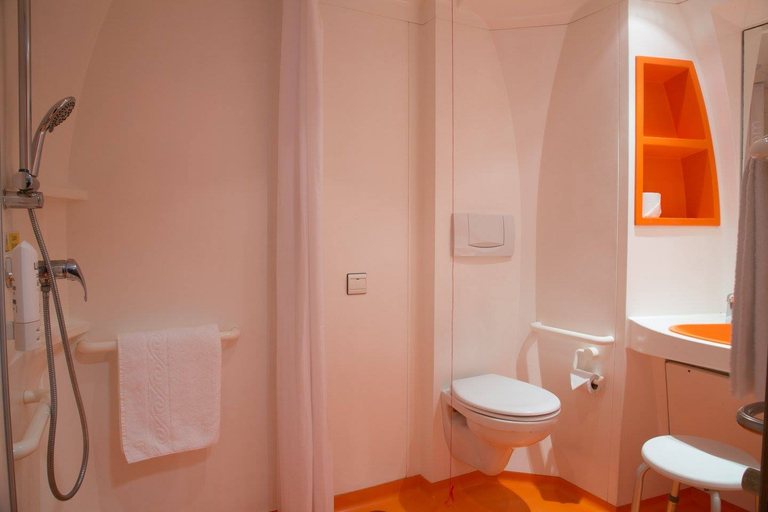 Bathroom 4, easyHotel Victoria, London