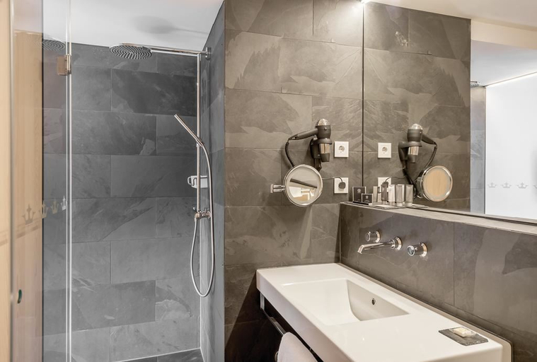Bathroom 3, アルペンホテル クローネ, Ostallgäu