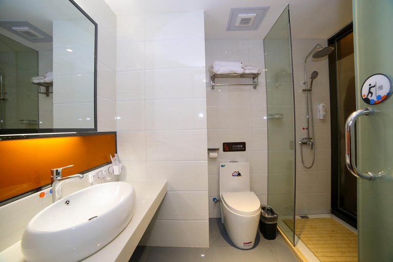 Others 2, 7 Days Premium (Yichang East Railway Station), Yichang
