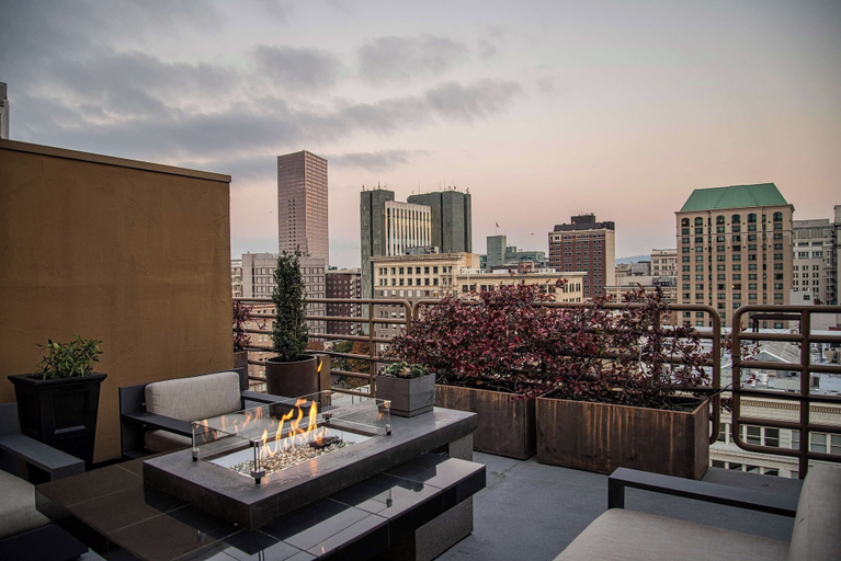 Food & Drinks, Sentinel Hotel, Multnomah