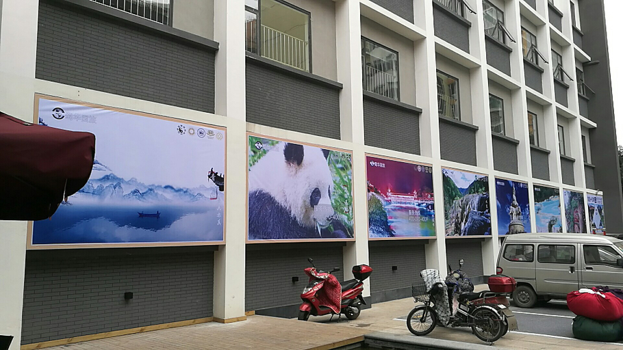 Exterior & Views