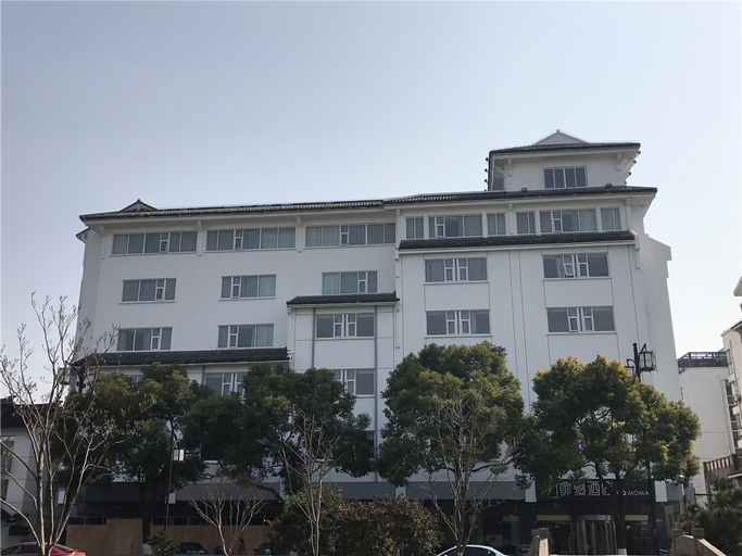 Exterior & Views