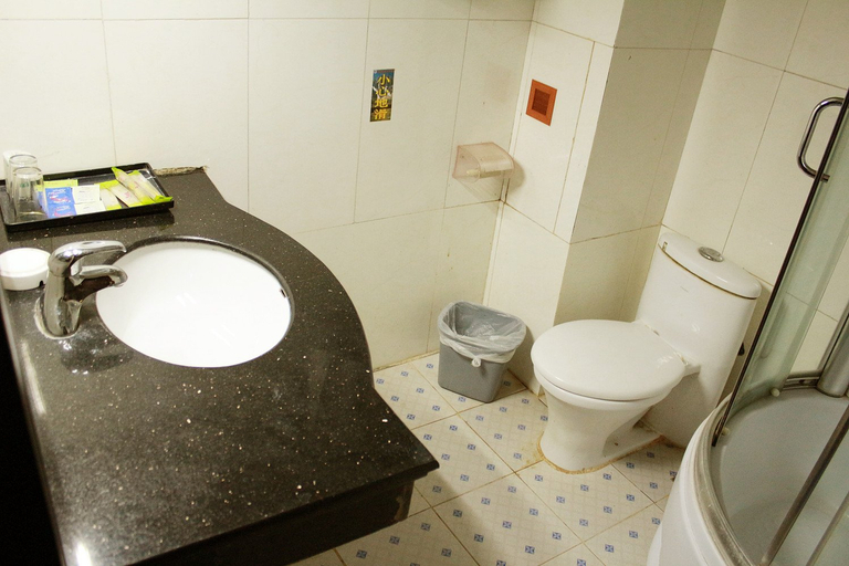 Bathroom 2, Lijiang Xidujia Hotel Apartment, Lijiang
