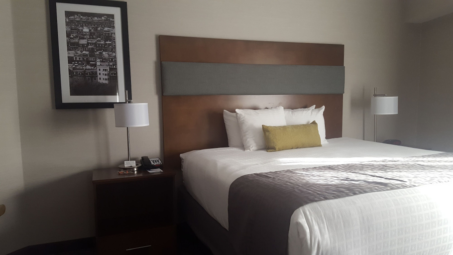 Bedroom 1, Roundhouse Suites, Boston
