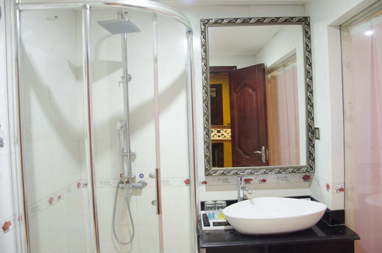 Bathroom 2, Jiuhuan Holiday Hotel, Ezhou