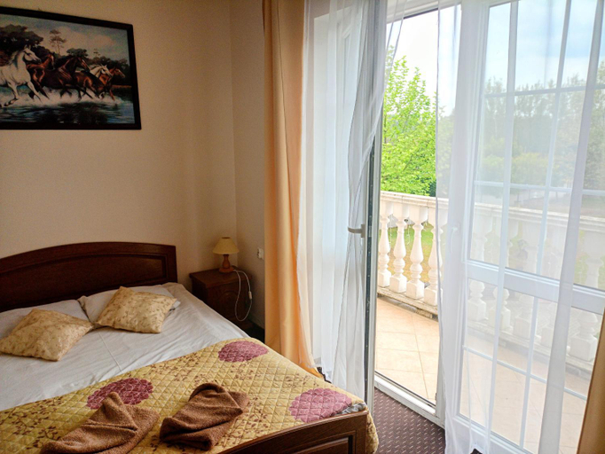 Bedroom 2, Dwor Dziekanow, Busko