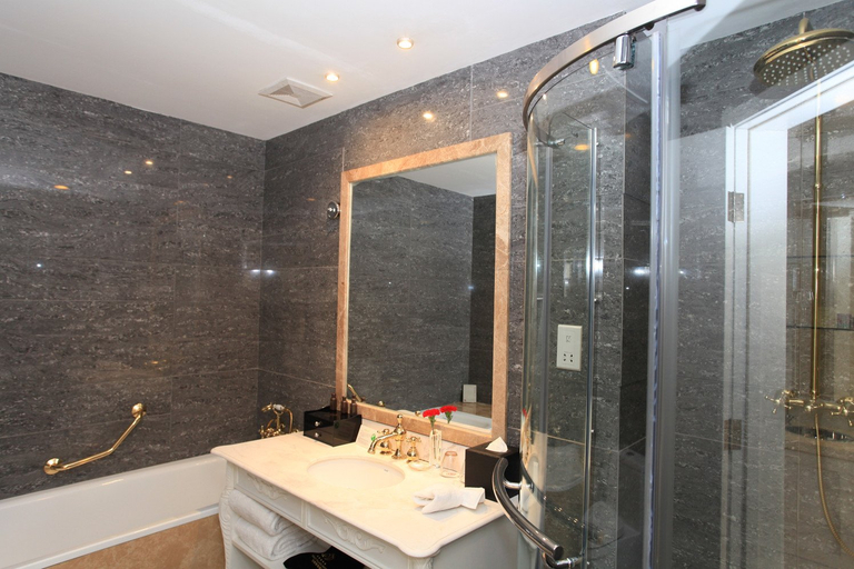 Bathroom 2, Datong Wangfu Supreme Hotel (Datong Ancient City), Datong