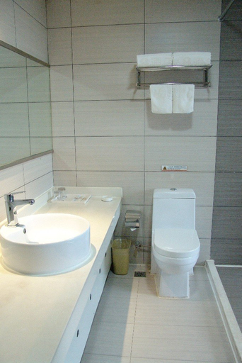 Bathroom 2, Super 8 Selection Hotel ( Lanzhou Yantan Wanda store), Lanzhou