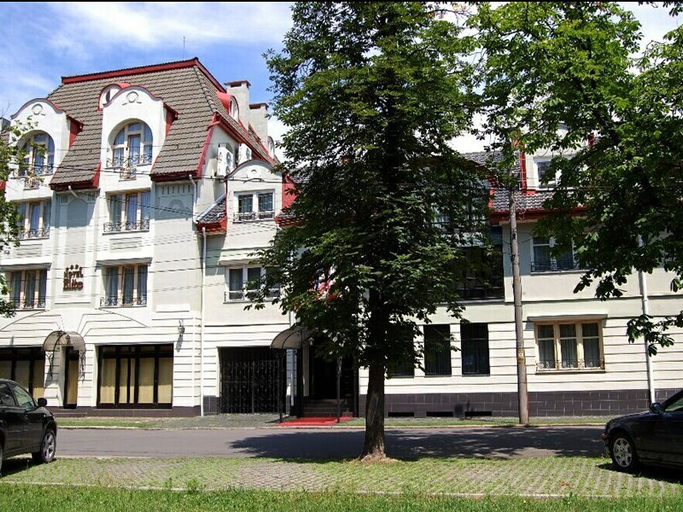 Exterior & Views