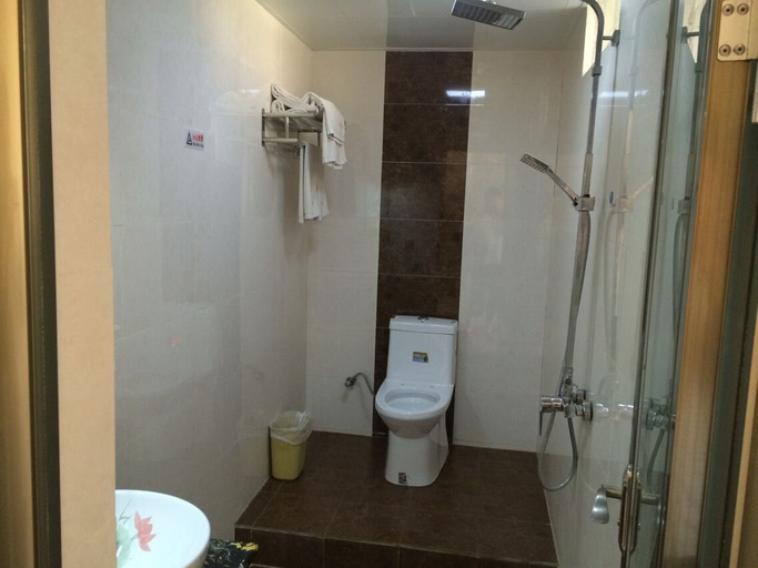Bathroom 2, Qujing Ruixin Business Hotel, Qujing