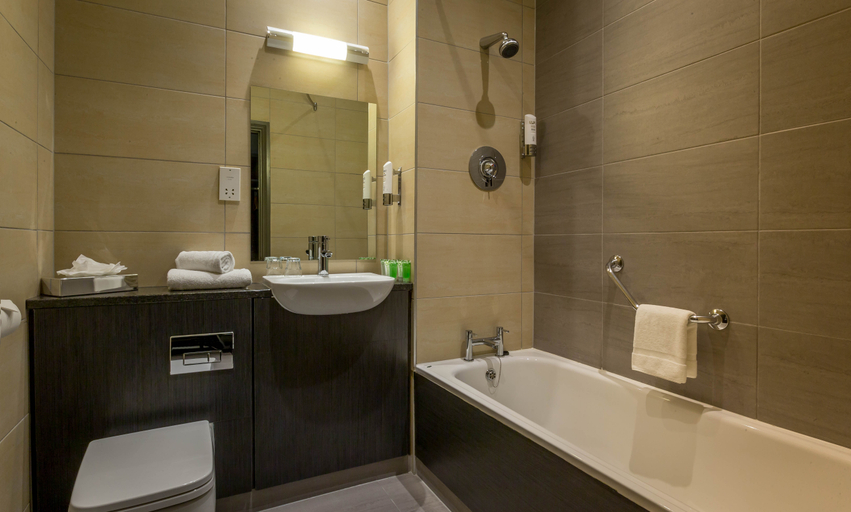 Bathroom 5, Maldron Hotel Shandon Cork