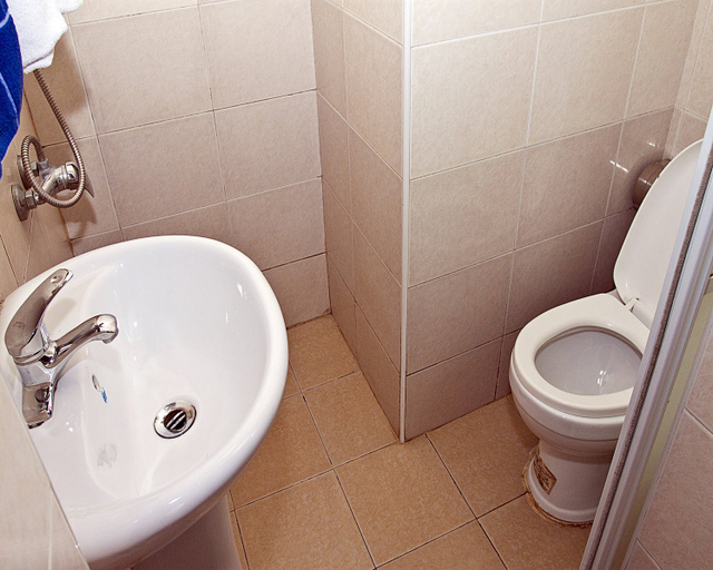 Bathroom 3, Iforest Hostel (The Bund, Dashijie Metro Station), Shanghai