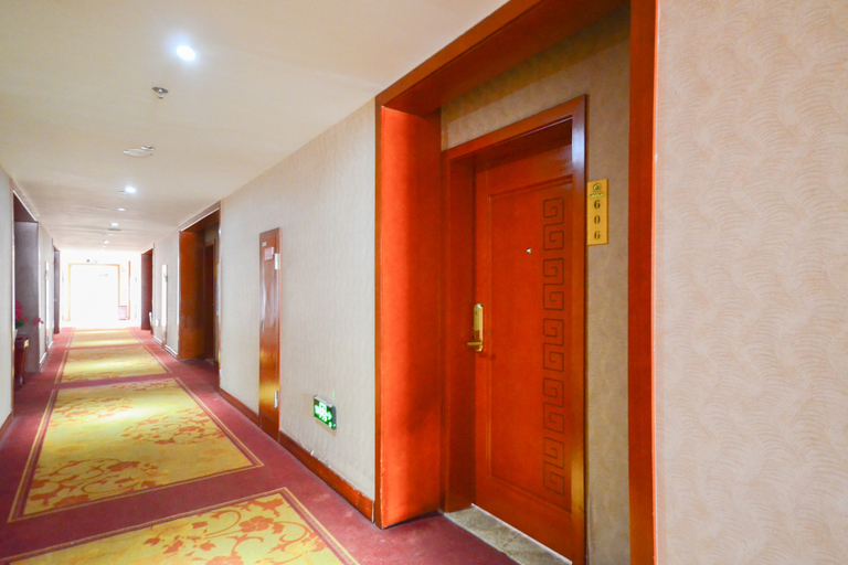 Others 5, Shuang Bai Hotel, Chuxiong Yi
