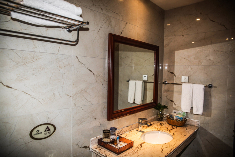 Bathroom 3, Zhoushan Dinghai Oriental Charm Business Hotel, Zhoushan