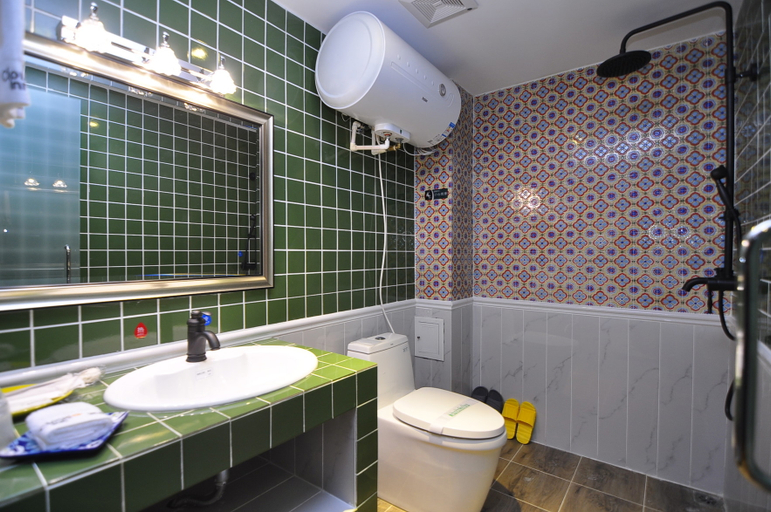 Bathroom 2, Cloud Inn, Kunming