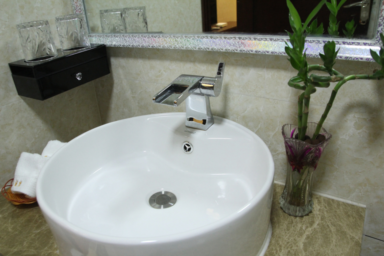 Bathroom 3, Feiyang Hotel, Maoming