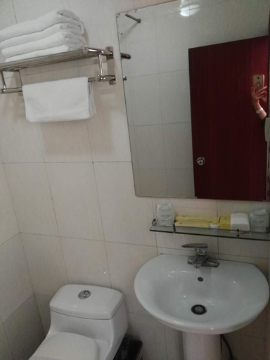 Bathroom 3, Beijing Dahua Road Hotel, Beijing